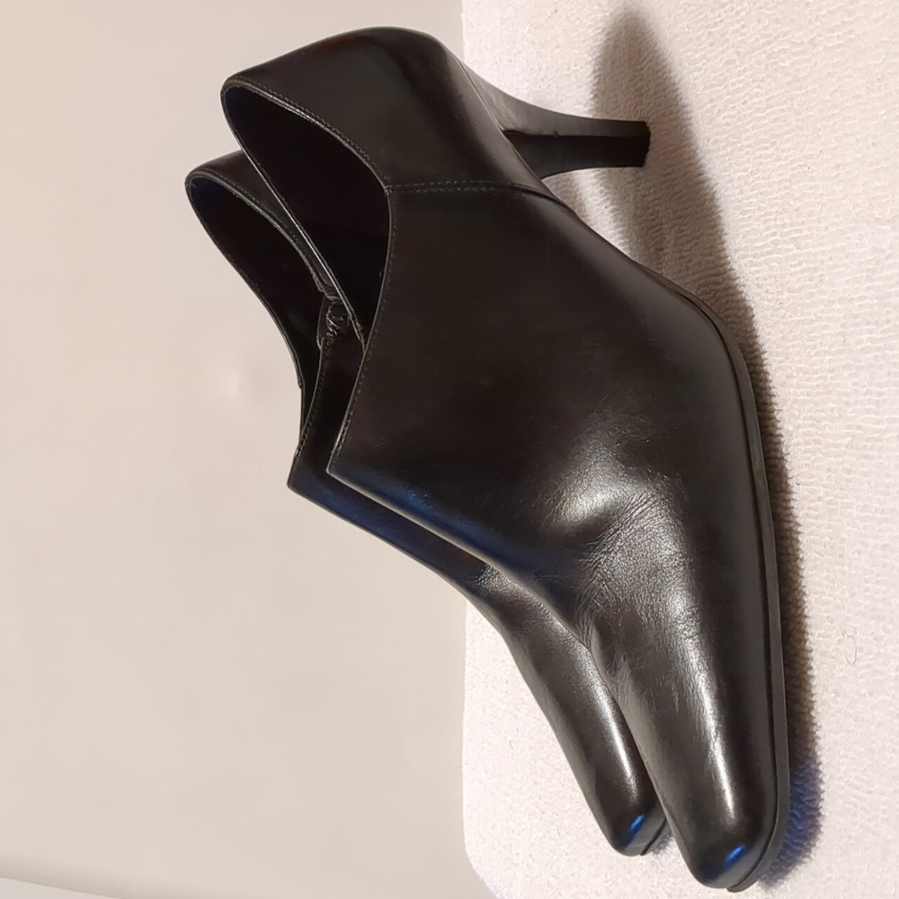 Vintage Etienne Aigner Merritt Heels